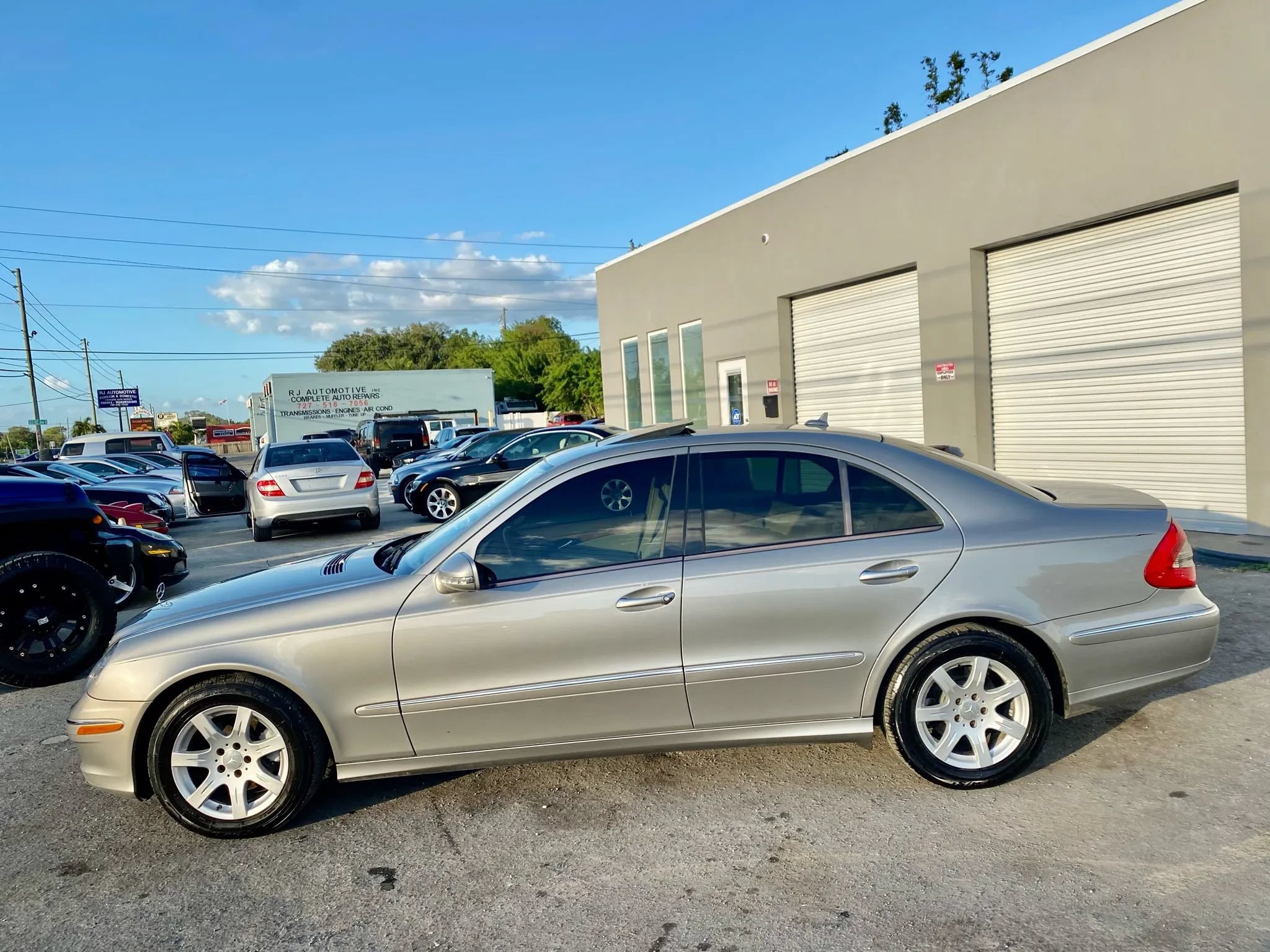 Used 2008 Mercedes-Benz E 320 BlueTEC Sedan image 2