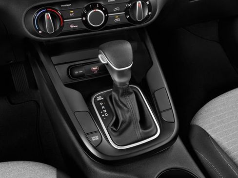 Used 2025 Kia Soul LX w/ LX Technology Package FWD image 9