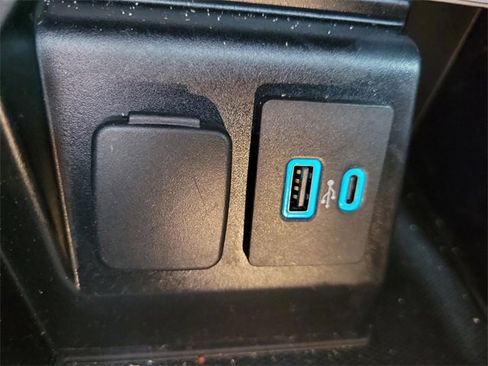 Used 2020 Ford Explorer Limited image 25