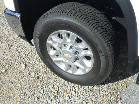 Used 2024 Chevrolet Silverado 2500 LT w/ Convenience Package AWD/4WD image 5