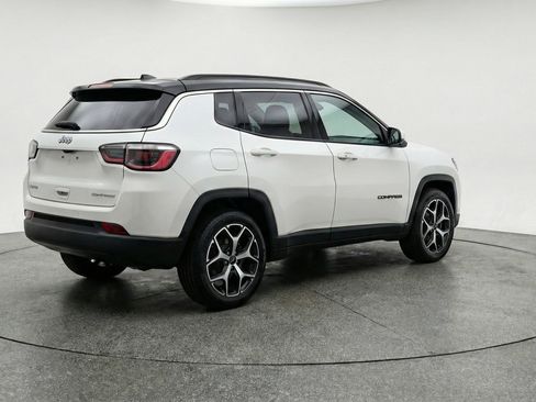 Used 2025 Jeep Compass Limited image 9