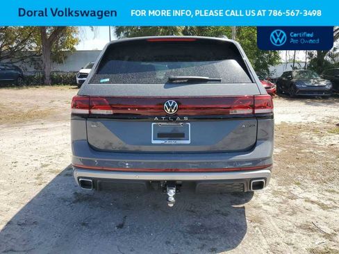 Used 2024 Volkswagen Atlas Peak Edition SE AWD/4WD image 13