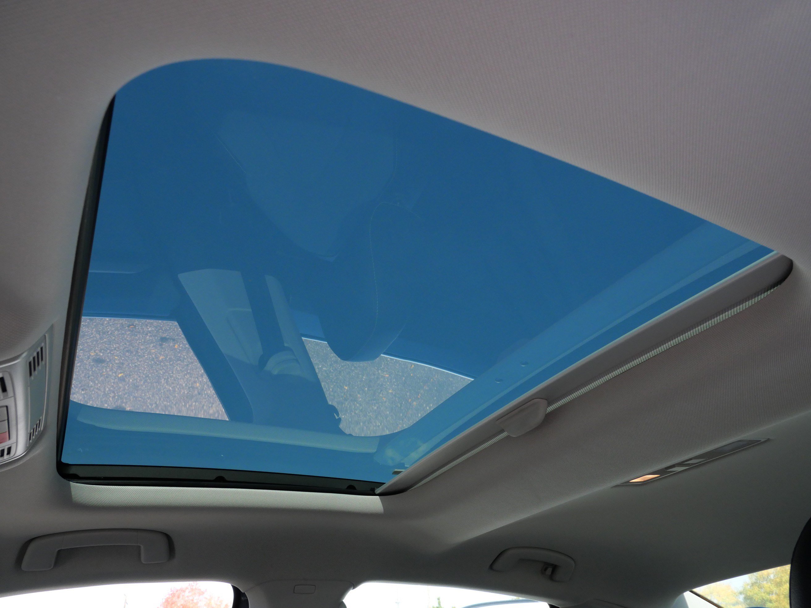 Certified 2025 Volkswagen Jetta SE w/ Sunroof Package FWD image 32