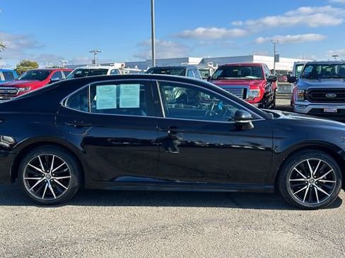 Used 2023 Toyota Camry SE image 2
