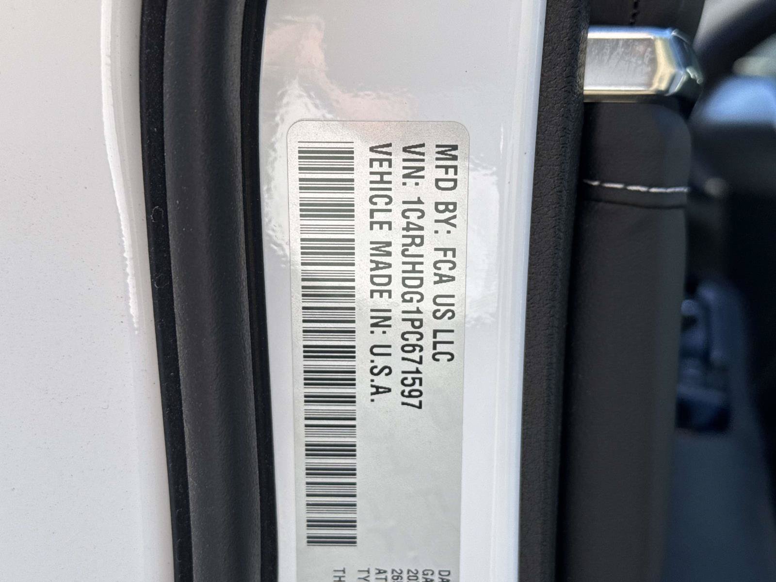 Used 2023 Jeep Grand Cherokee Overland AWD/4WD image 32