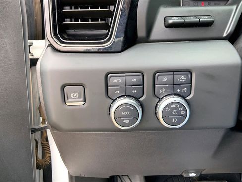 Used 2024 GMC Sierra 1500 AT4 w/ Technology Package AWD/4WD image 36