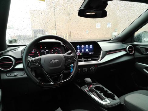 Certified 2024 Chevrolet Trax RS w/ Driver Confidence Package FWD image 9