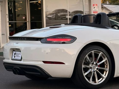 Used 2017 Porsche 718 Boxster RWD image 11