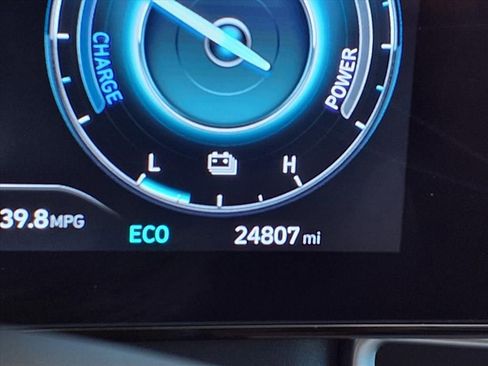 Used 2025 Hyundai Elantra Limited FWD image 29