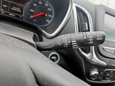 Used 2018 Chevrolet Equinox LT image 17