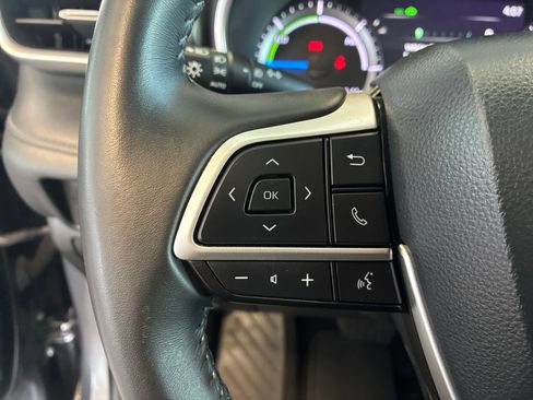 Used 2024 Toyota Highlander XLE AWD/4WD image 21