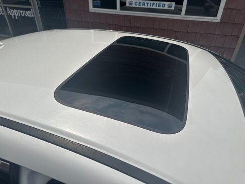 Used 2016 Acura TLX w/ Technology Package FWD image 9