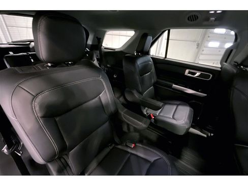 Used 2023 Ford Explorer XLT w/ Equipment Group 202A image 28