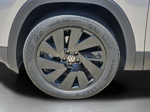 Used 2024 Volkswagen Atlas SE FWD image 29