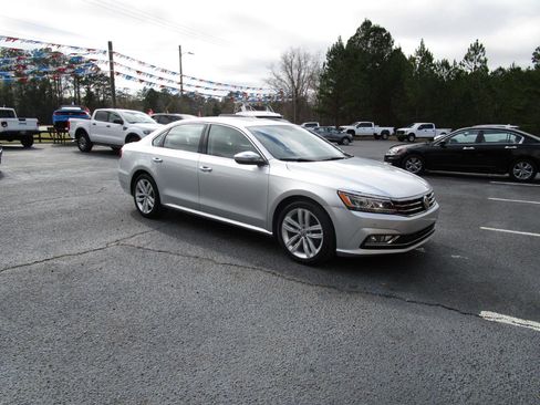 Used 2018 Volkswagen Passat 2.0T SE image 7