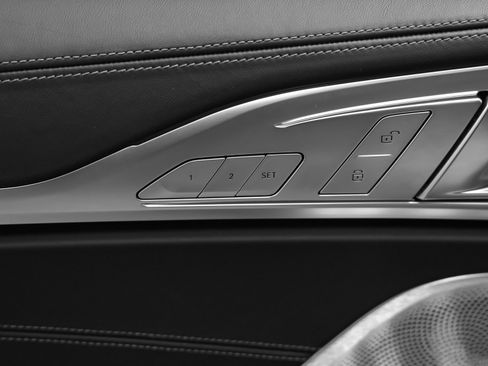 Used 2022 BMW M850i xDrive image 33