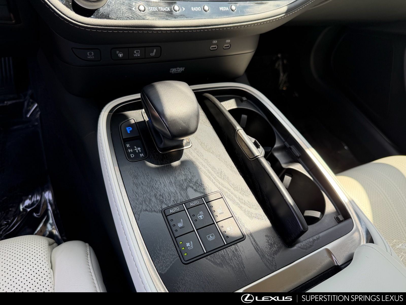 Certified 2023 Lexus LS 500h AWD w/ Luxury Package image 21