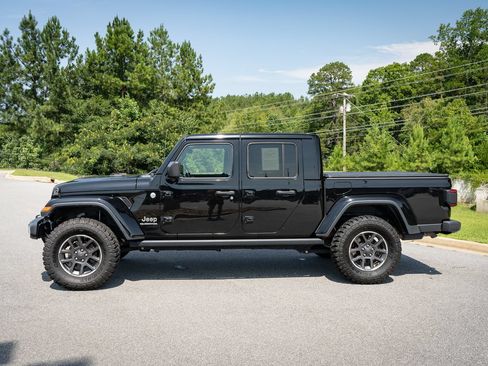 Used 2020 Jeep Gladiator Overland AWD/4WD image 5