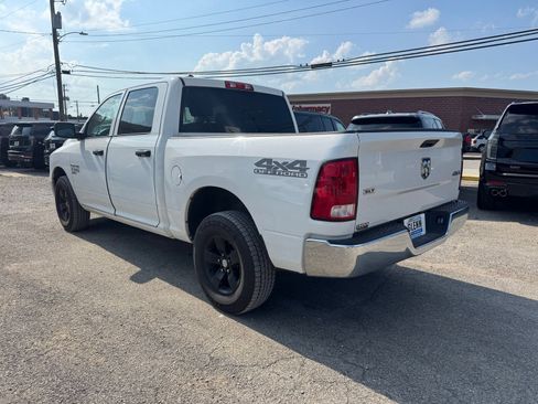 Used 2022 RAM 1500 Classic SLT AWD/4WD image 4