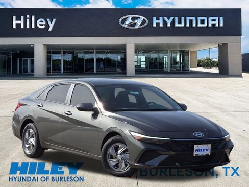 Certified 2026 Hyundai Elantra SE FWD image 1