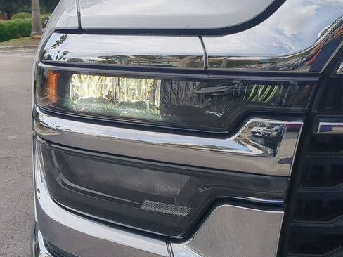 Certified 2025 RAM 2500 Tradesman w/ Chrome Appearance Group AWD/4WD image 10