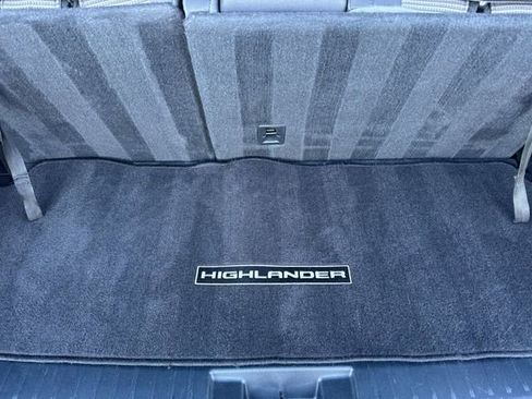 Used 2023 Toyota Highlander LE FWD image 17
