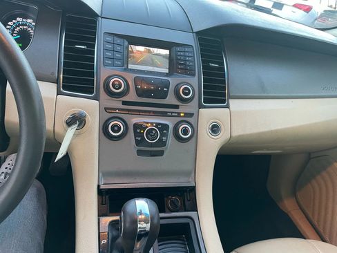 Used 2017 Ford Taurus SE image 9