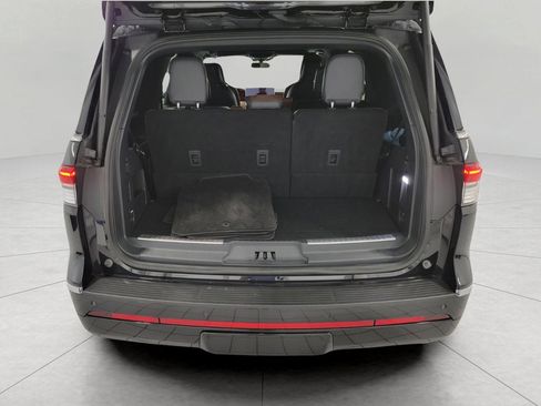 Used 2023 Lincoln Navigator Reserve AWD/4WD image 44