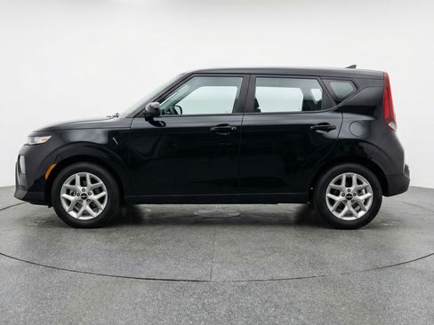 Used 2025 Kia Soul LX w/ LX Technology Package image 5