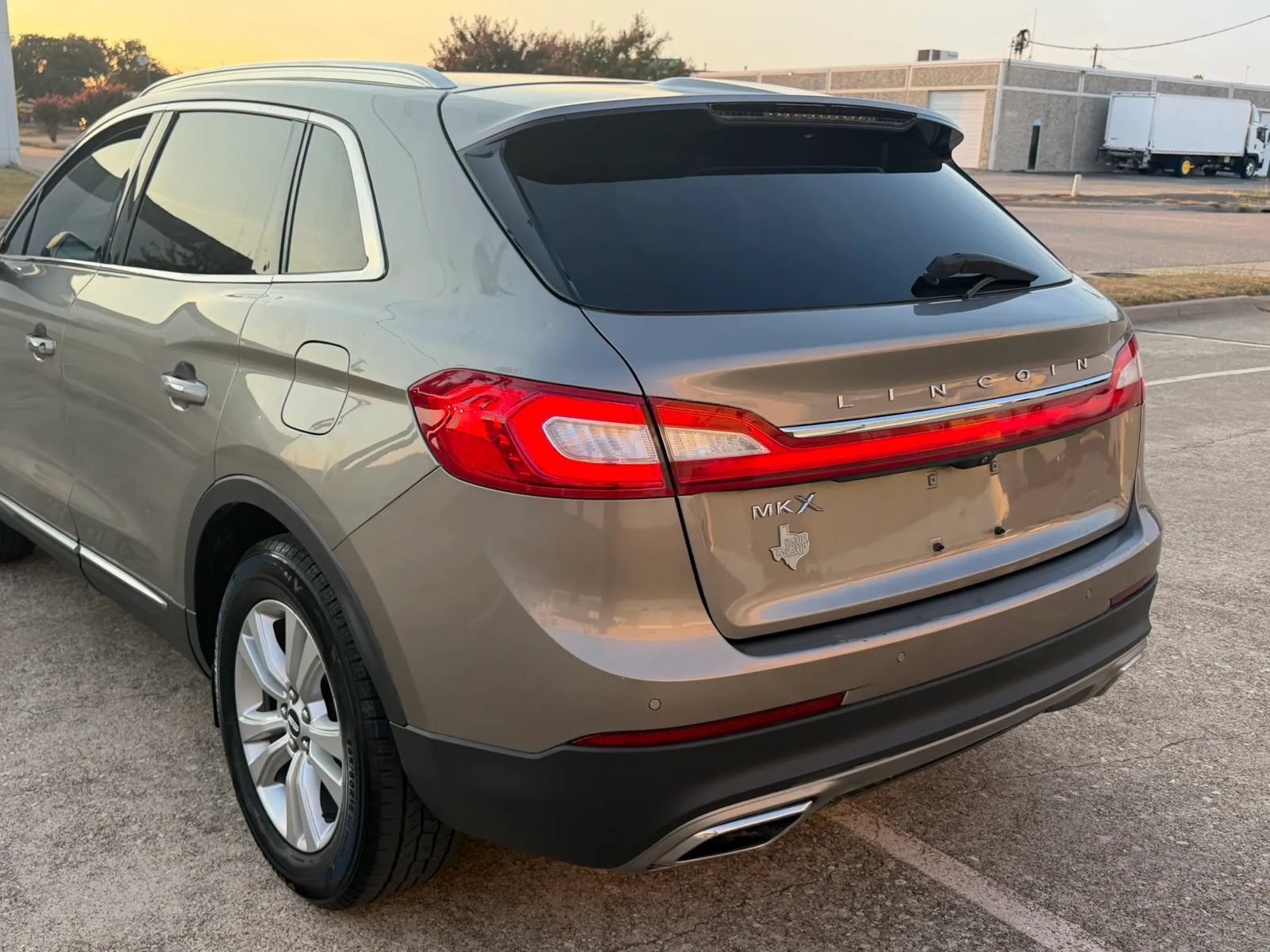 Used 2017 Lincoln MKX Premiere FWD image 8