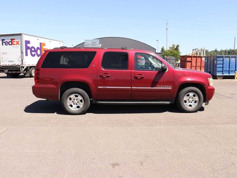 Used 2010 Chevrolet Suburban LT AWD/4WD image 4