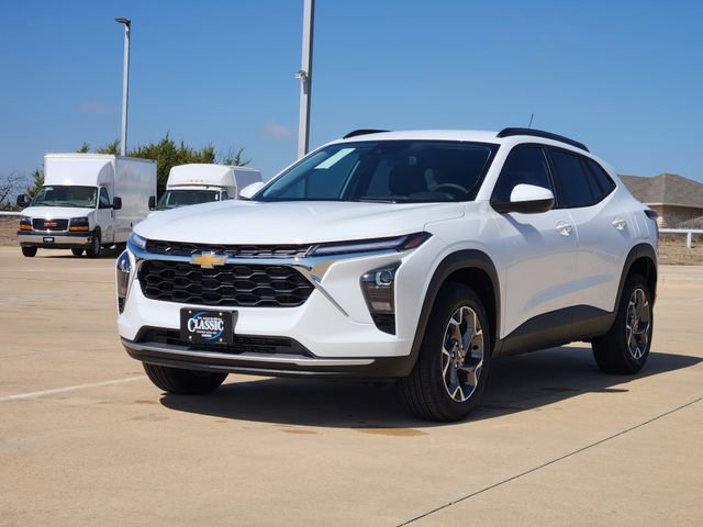 New 2026 Chevrolet Trax LT w/ Driver Confidence Package FWD image 3