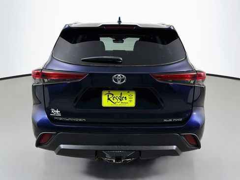 Used 2022 Toyota Highlander XLE AWD/4WD image 7