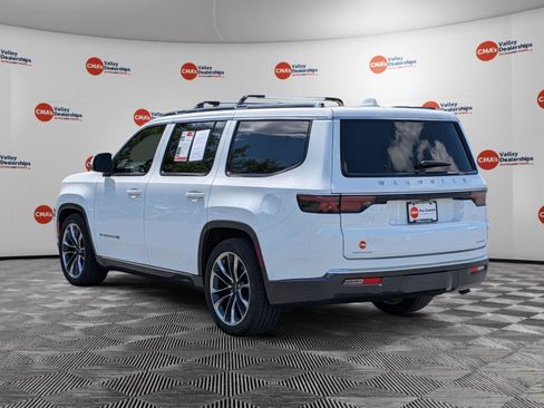 Used 2022 Jeep Wagoneer Series III w/ Premium Group I AWD/4WD image 7