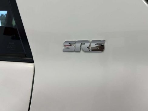 Used 2019 Toyota 4Runner SR5 AWD/4WD image 10
