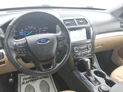 Used 2017 Ford Explorer XLT w/ Equipment Group 202A image 12