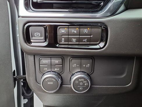 New 2026 GMC Yukon Elevation image 17