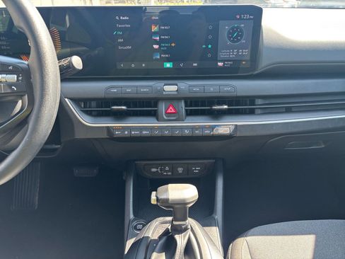 Used 2025 Kia K4 LXS image 17