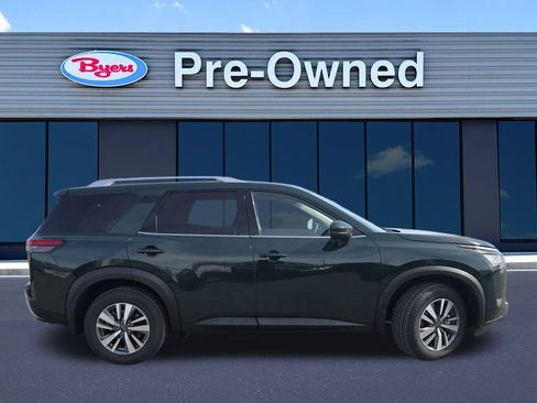 Used 2023 Nissan Pathfinder SL w/ Black Appearance Package image 8