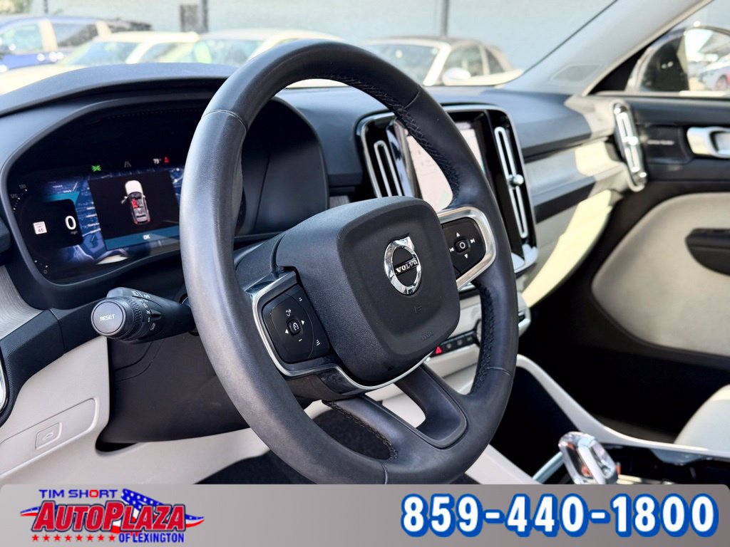 Used 2023 Volvo XC40 B4 Ultimate FWD image 3