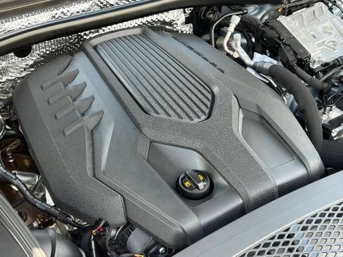 Certified 2026 Porsche Macan AWD/4WD image 42