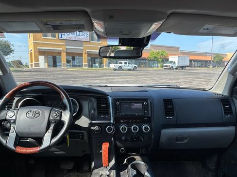Used 2018 Toyota Sequoia Platinum AWD/4WD image 12