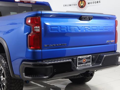 Used 2023 Chevrolet Silverado 1500 ZR2 w/ Technology Package image 24