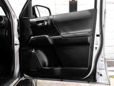 Used 2016 Toyota Tacoma TRD Sport w/ Towing Package image 41