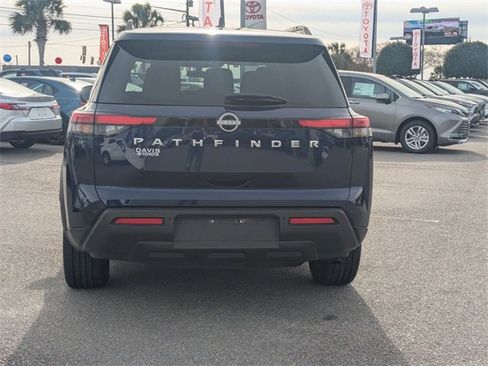 Used 2025 Nissan Pathfinder SV image 4