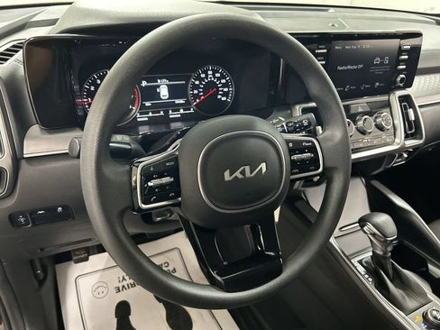 Certified 2023 Kia Sorento LX AWD/4WD image 4
