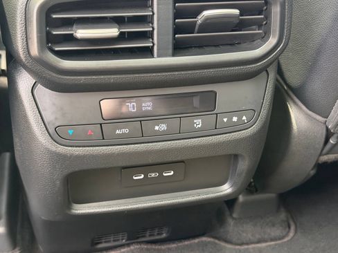 Used 2025 Honda Pilot Touring image 33