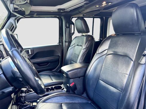 Used 2020 Jeep Wrangler Unlimited Sahara image 23