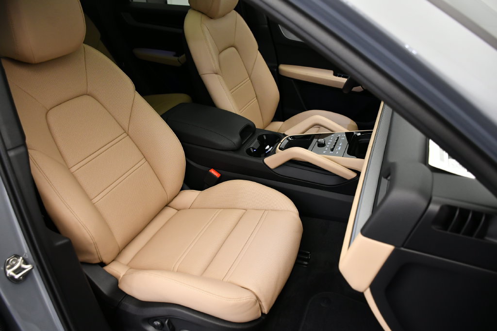 Certified 2026 Porsche Cayenne Coupe AWD/4WD image 54