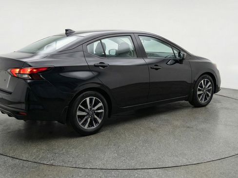 Used 2025 Nissan Versa SV image 9